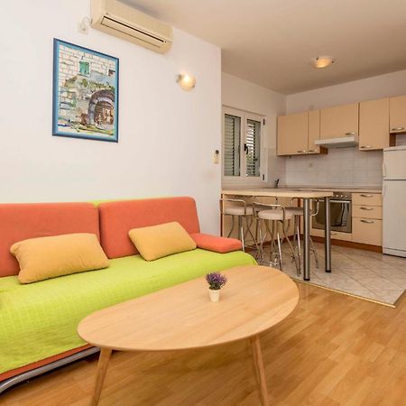 Lovely Apartment In Makarska With Kitchen Экстерьер фото