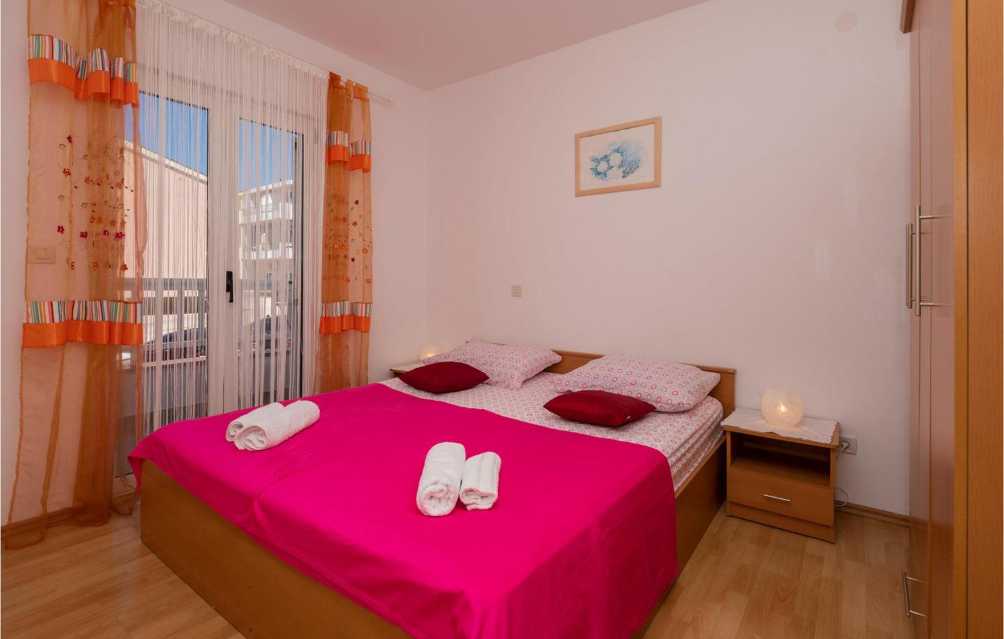 Lovely Apartment In Makarska With Kitchen Экстерьер фото
