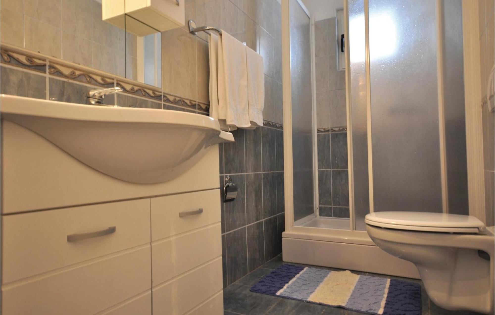 Lovely Apartment In Makarska With Kitchen Экстерьер фото