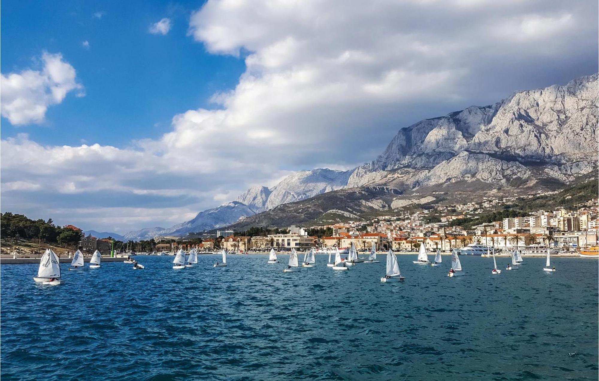 Lovely Apartment In Makarska With Kitchen Экстерьер фото